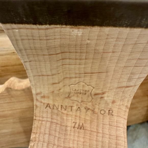 Ann Taylor Clogs - Tan Suede with Chain Accent-7M - Picture 7 of 14